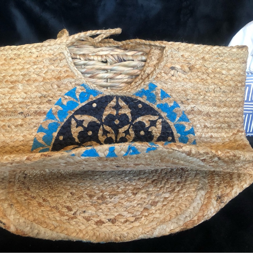 Antik Kraft Straw Tote with Blue and Black Design